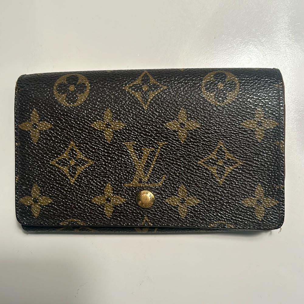 MONOGRAM CANVAS TRESOR WALLET